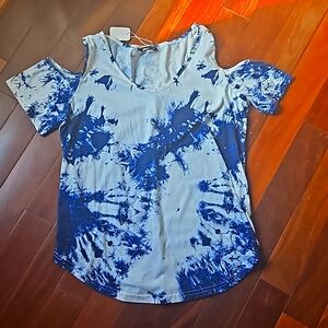 SHEIN Blue & White Size M open shoulder tie dye print style shirt, new!